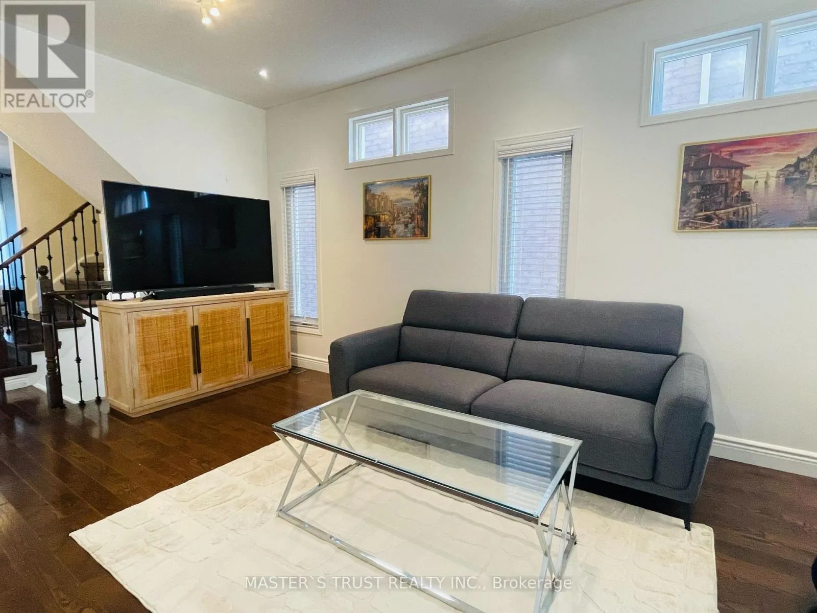 418 THE BRIDLE WALK
