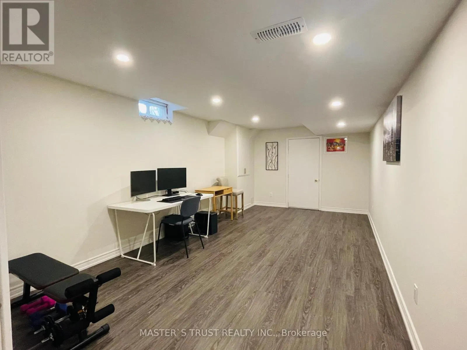 418 THE BRIDLE WALK