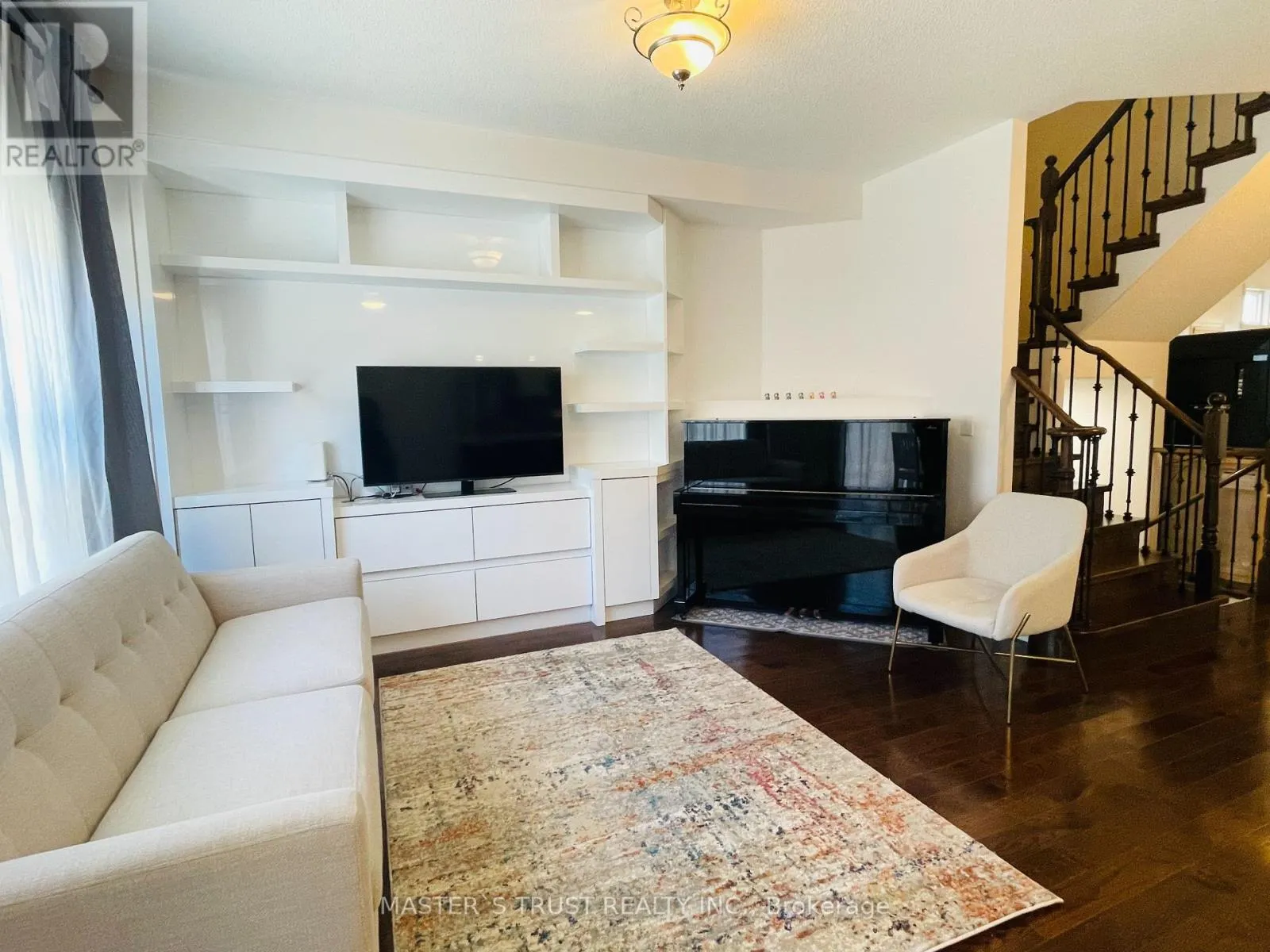 418 THE BRIDLE WALK