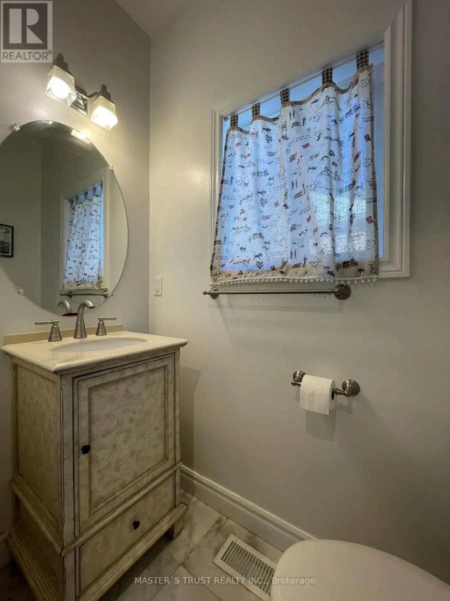 418 THE BRIDLE WALK