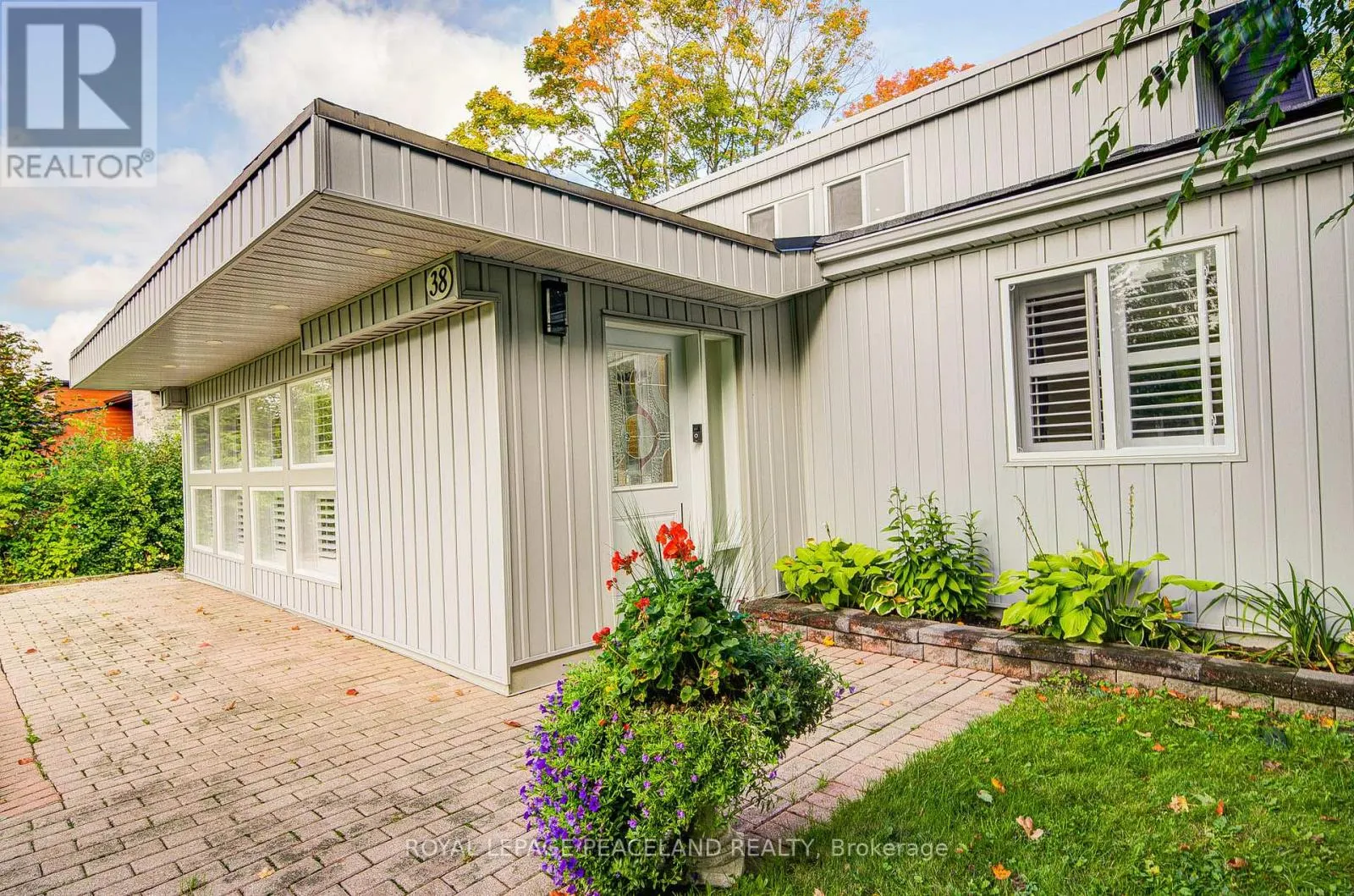 38 LAKEVIEW AVENUE