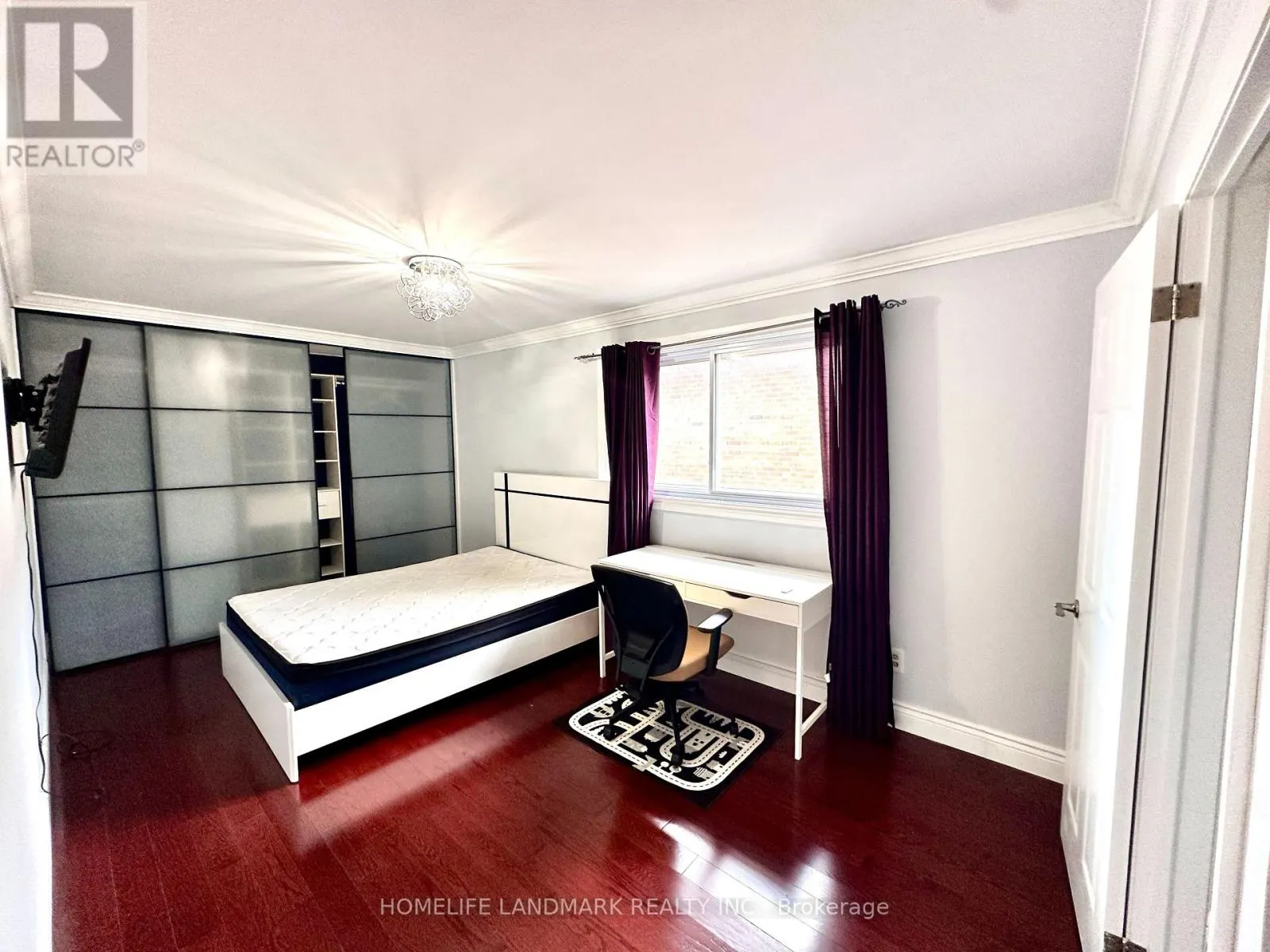 3ROOMS - 257 FINCHAM AVENUE