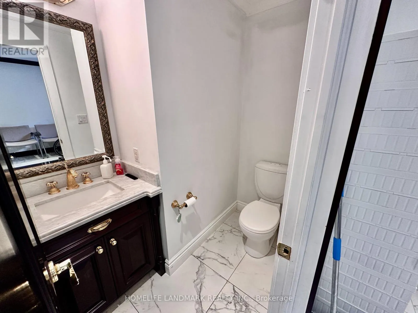 3ROOMS - 257 FINCHAM AVENUE