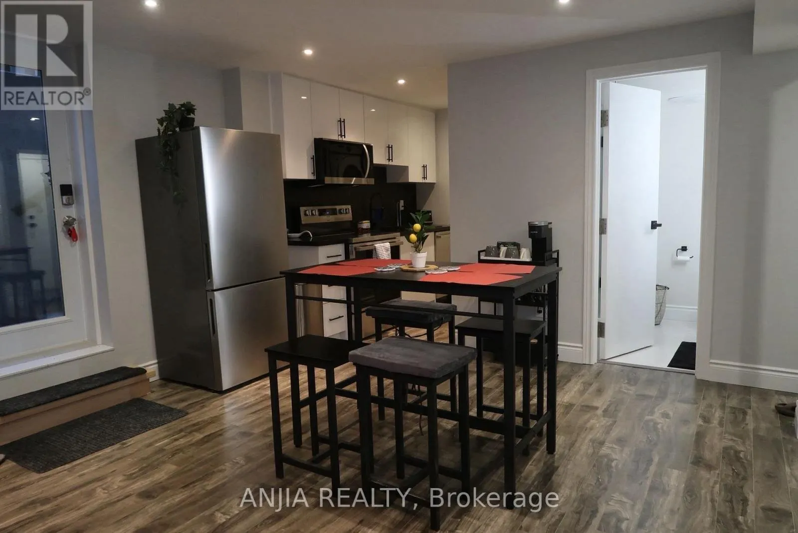 370 CHAMBERS CRESCENT