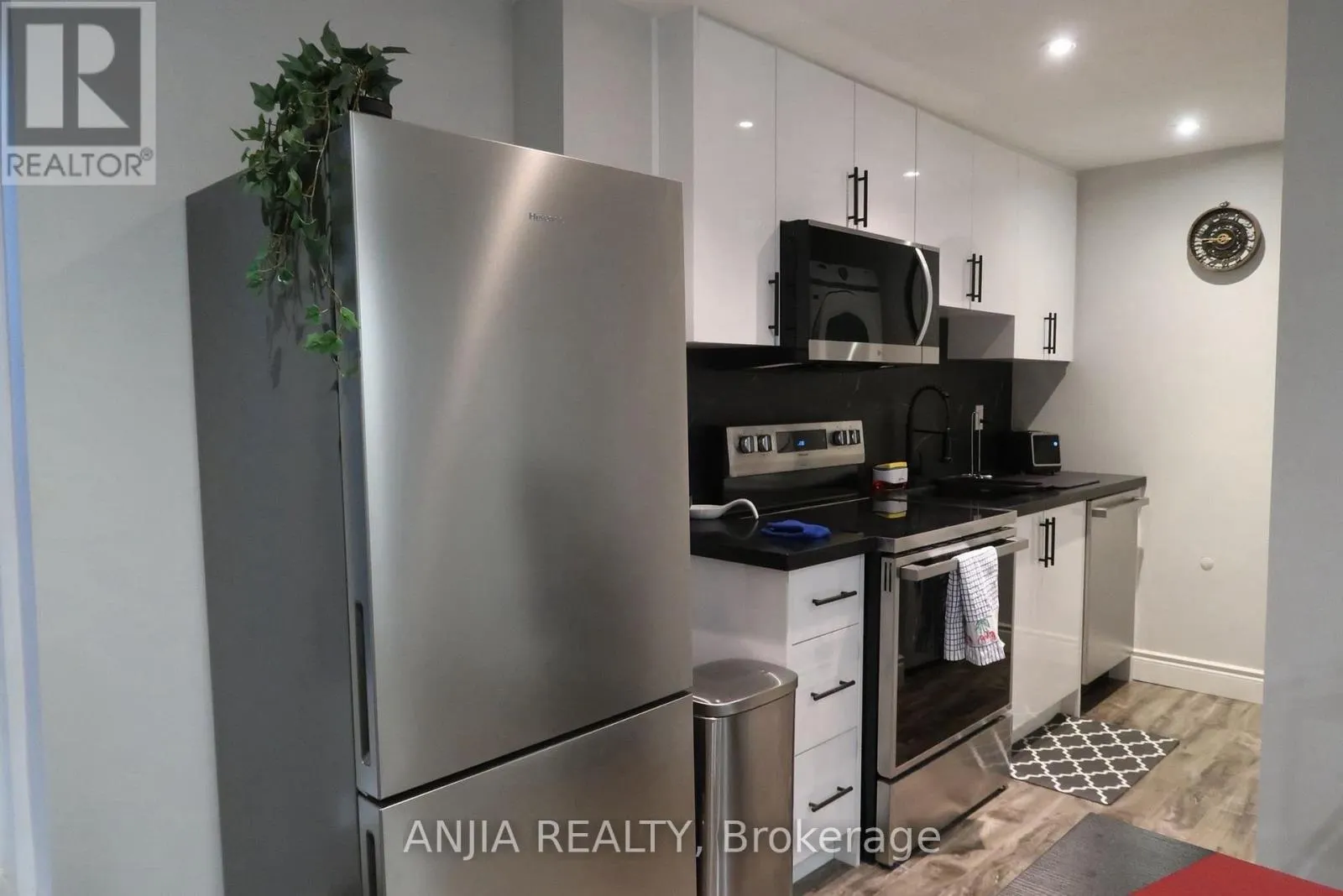 370 CHAMBERS CRESCENT