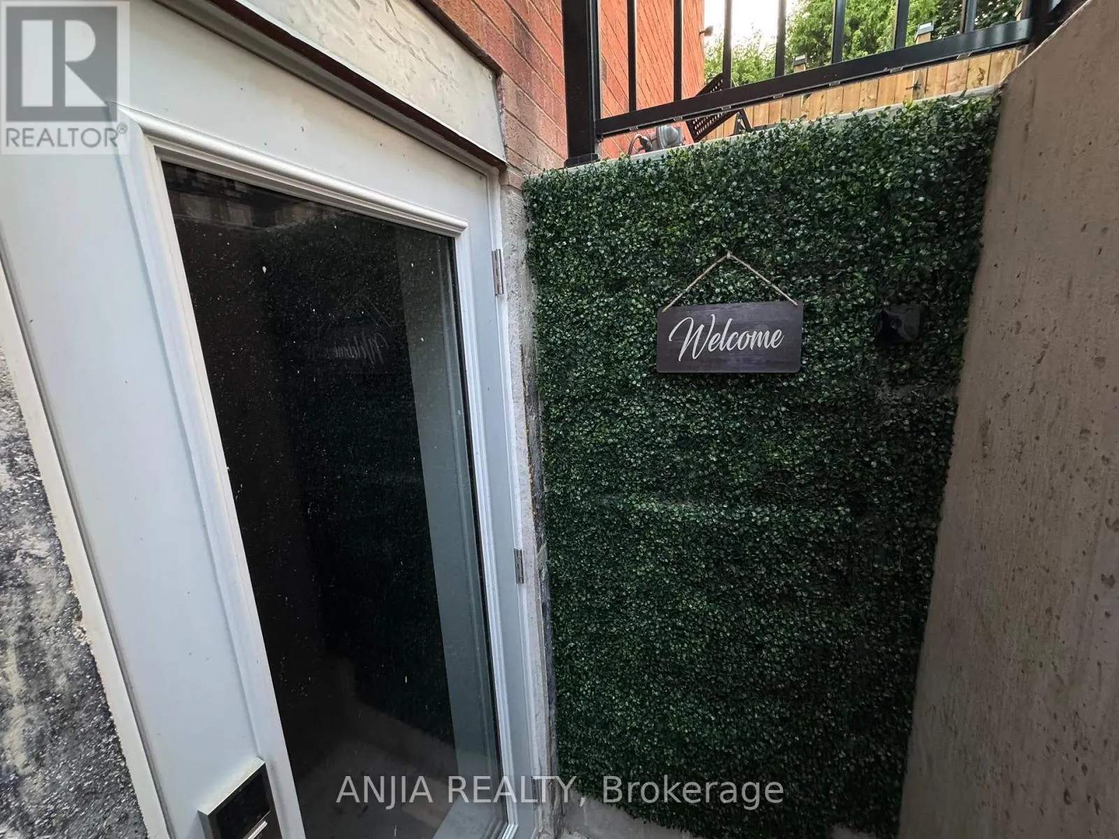 370 CHAMBERS CRESCENT