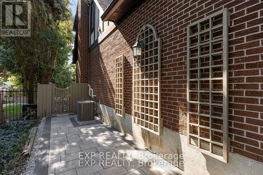 70 HEMINGWAY CRESCENT