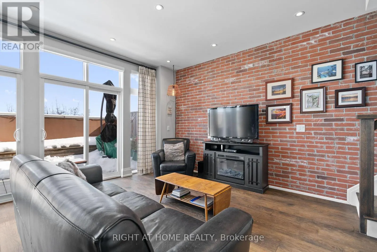 401 - 64 WELLS STREET