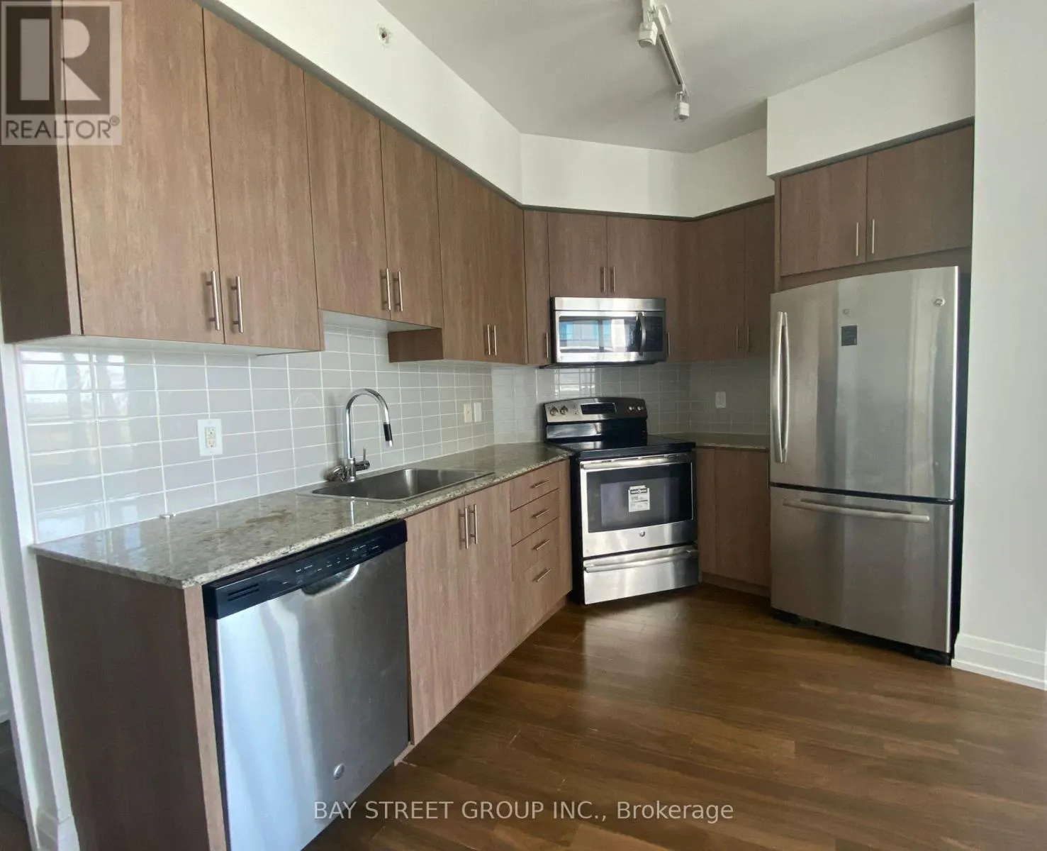 2132 - 7161 YONGE STREET