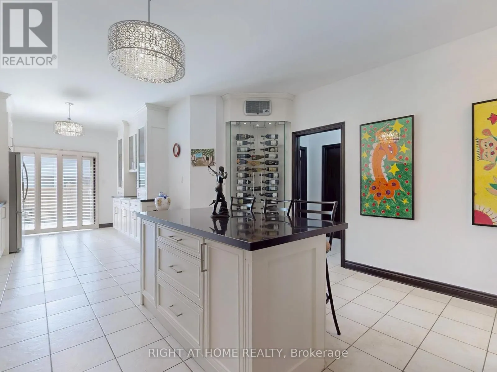14 - 9 AMALFI COURT