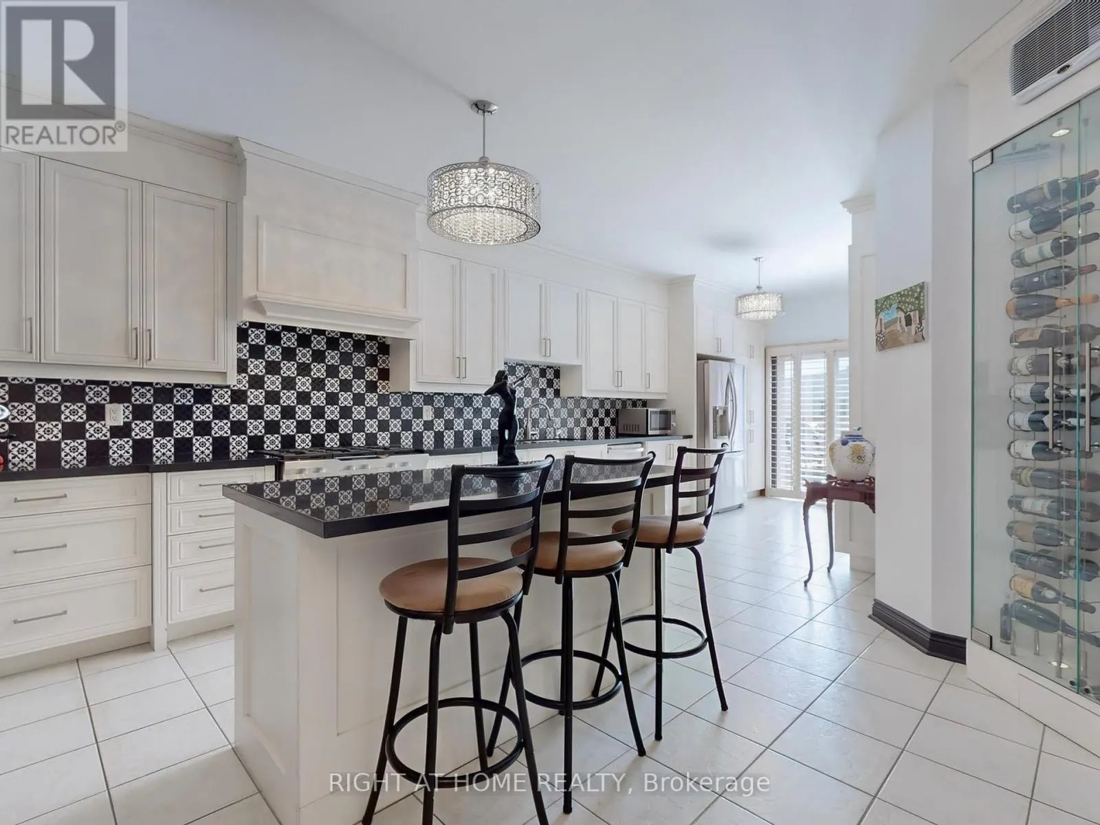 14 - 9 AMALFI COURT