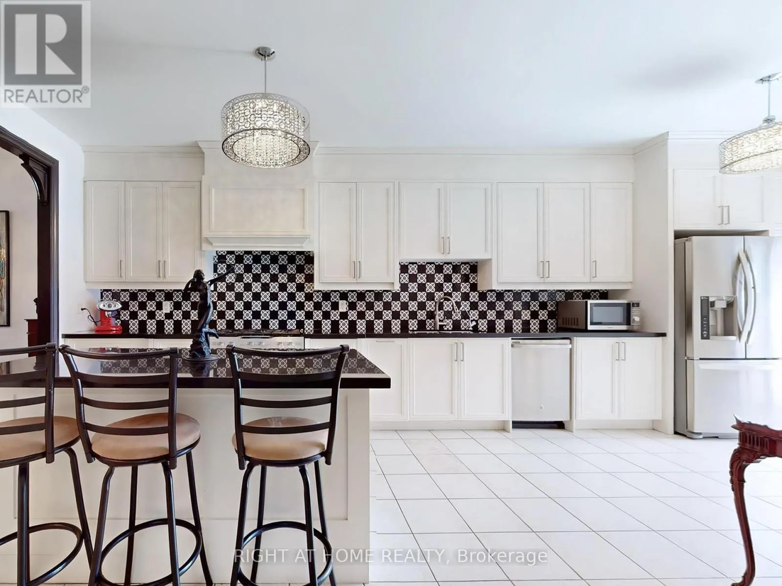 14 - 9 AMALFI COURT