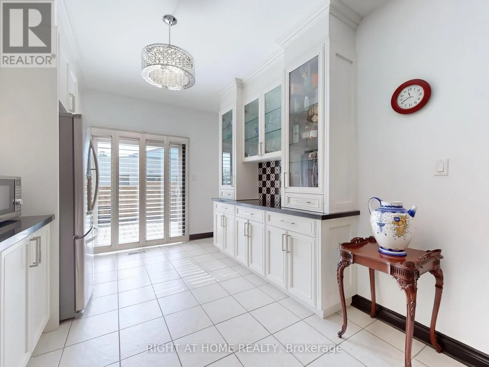 14 - 9 AMALFI COURT