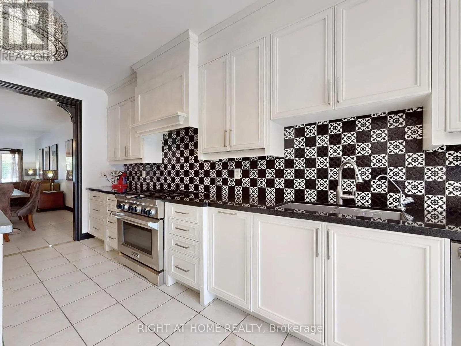 14 - 9 AMALFI COURT