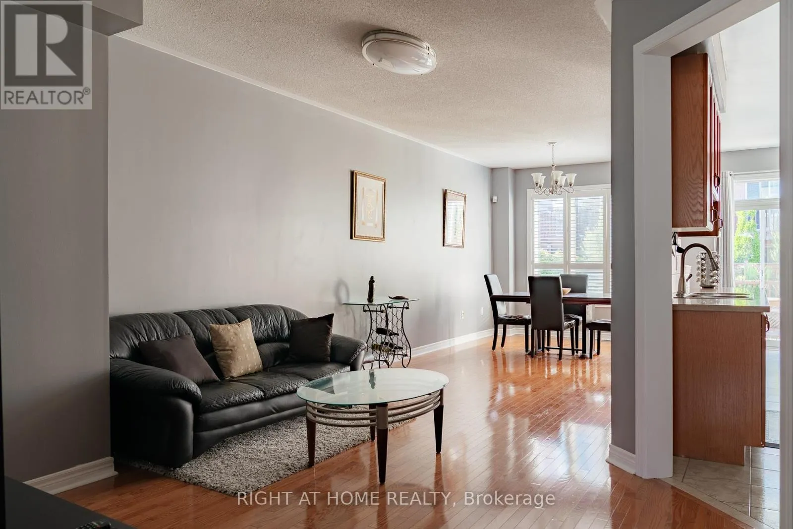 29 - 8 TOWNWOOD DRIVE
