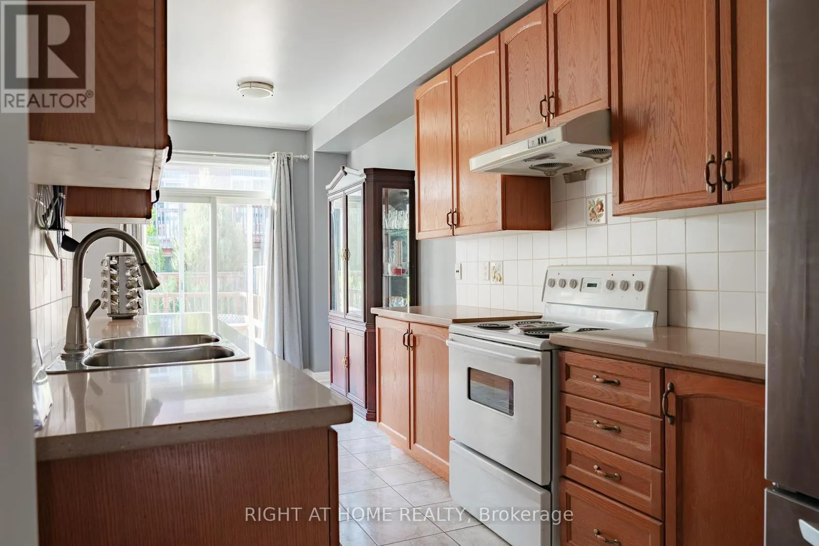 29 - 8 TOWNWOOD DRIVE