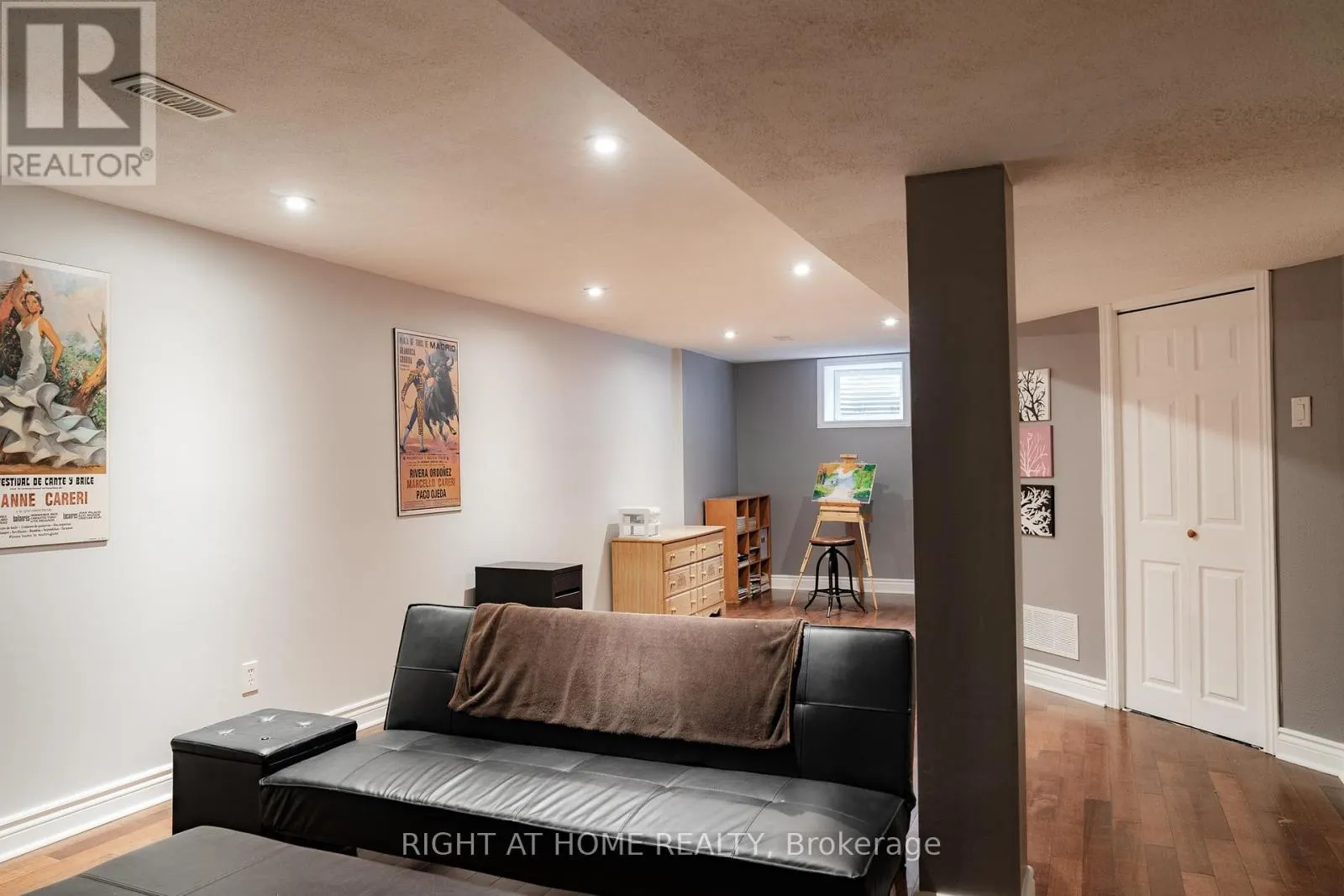 29 - 8 TOWNWOOD DRIVE