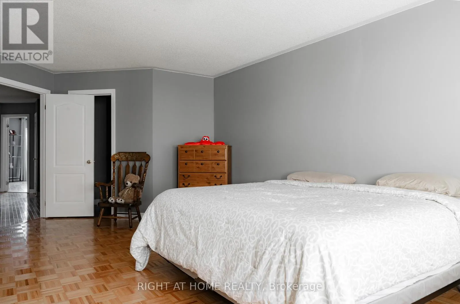 29 - 8 TOWNWOOD DRIVE