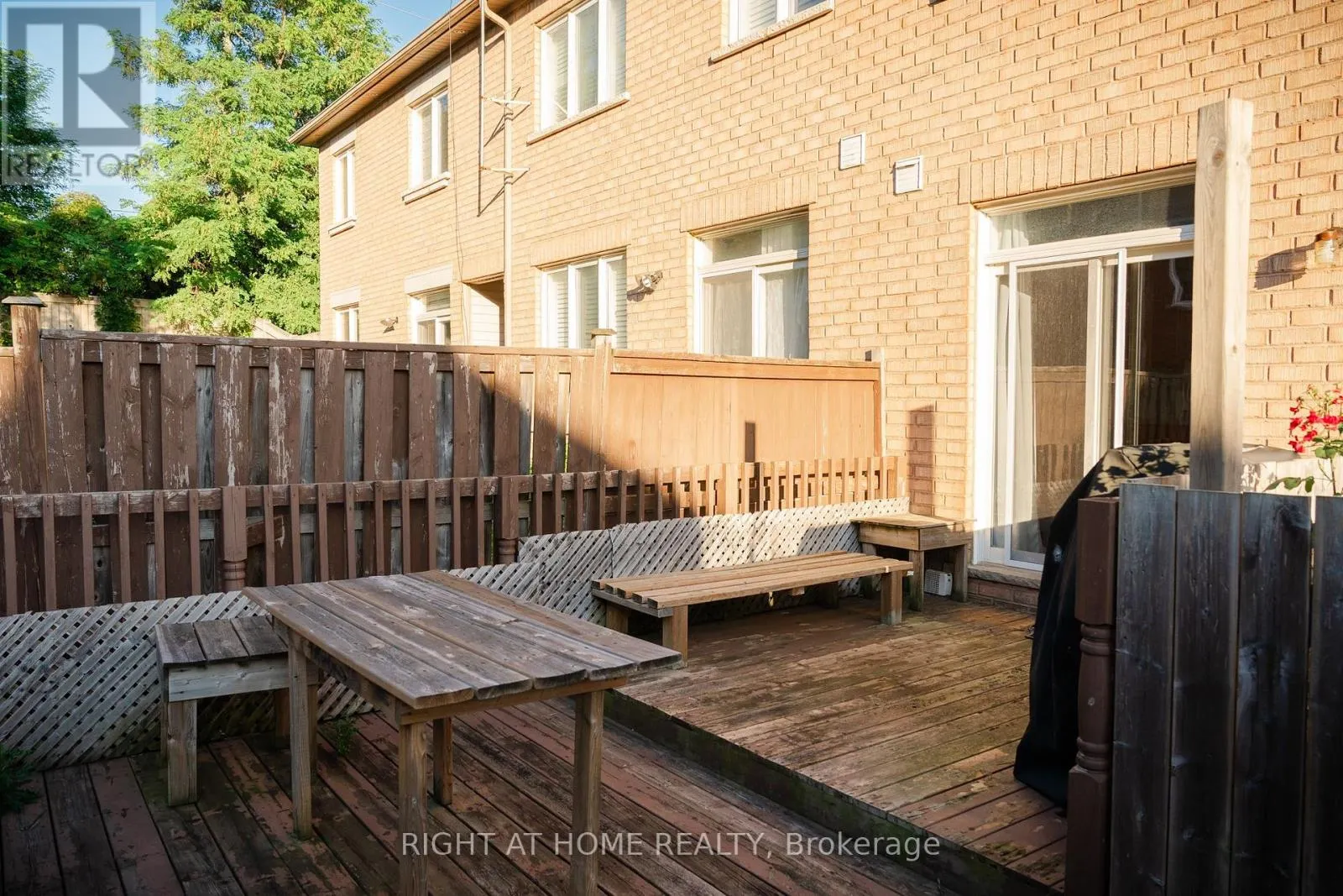 29 - 8 TOWNWOOD DRIVE