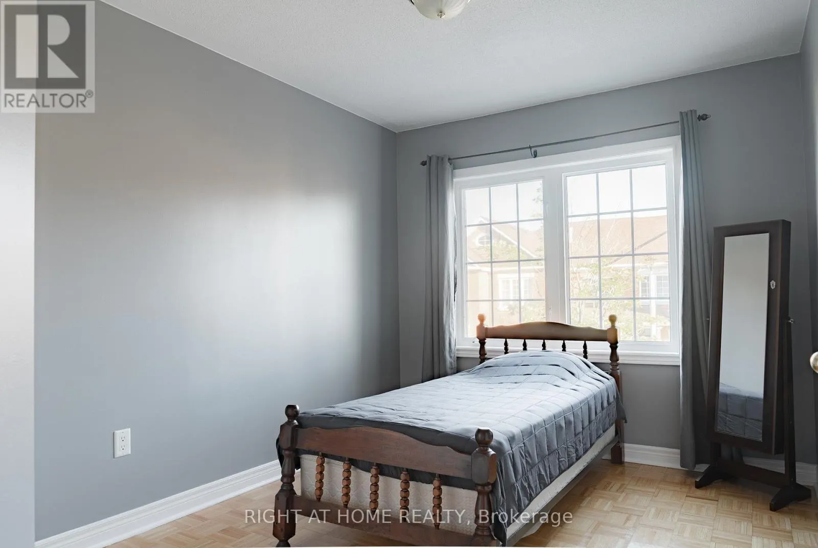 29 - 8 TOWNWOOD DRIVE