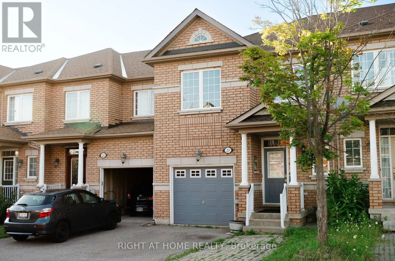 29 - 8 TOWNWOOD DRIVE