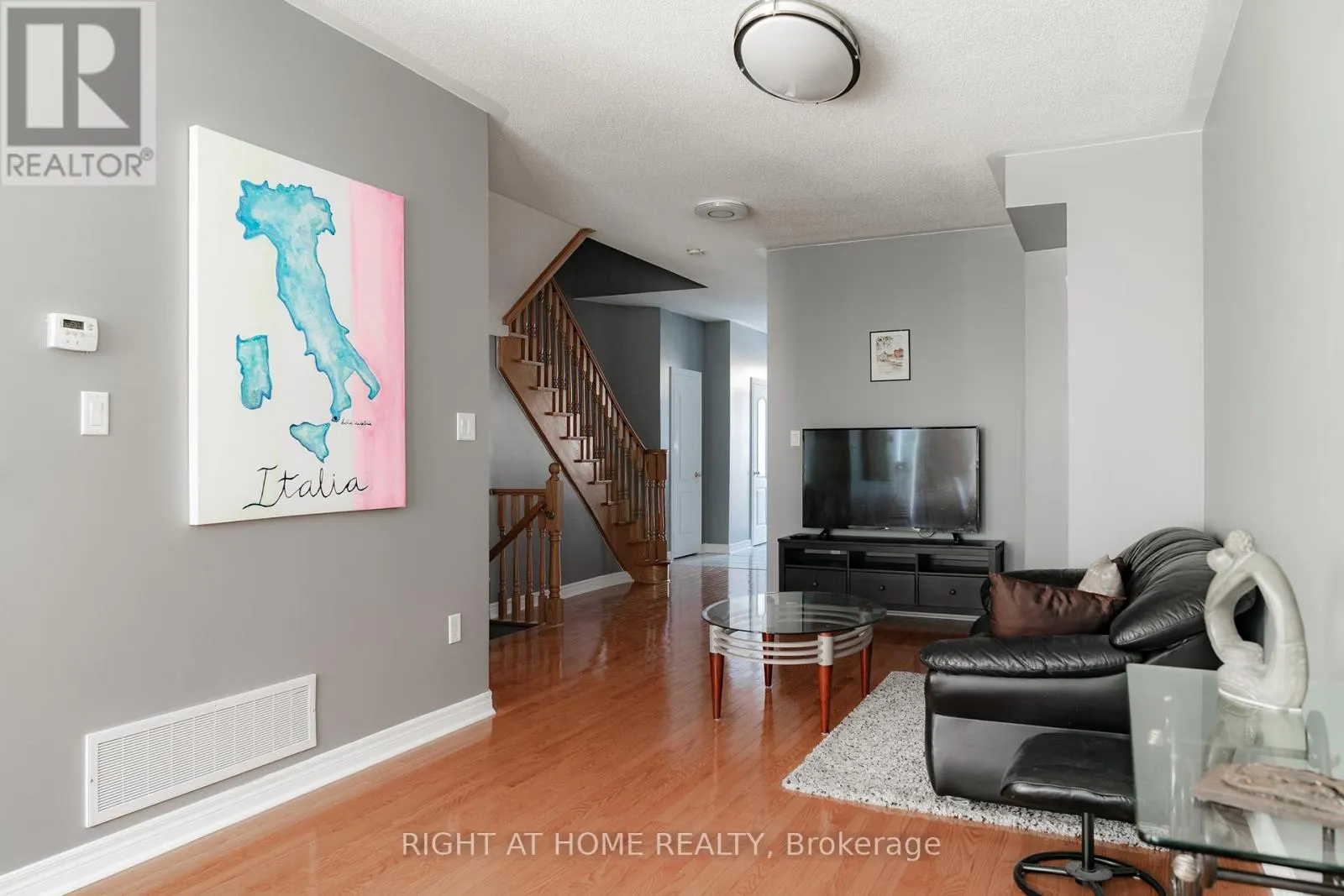 29 - 8 TOWNWOOD DRIVE