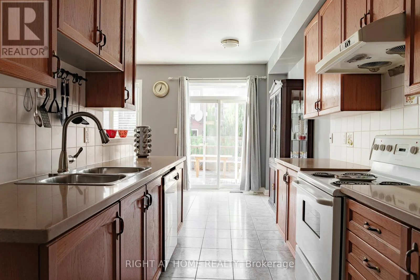 29 - 8 TOWNWOOD DRIVE