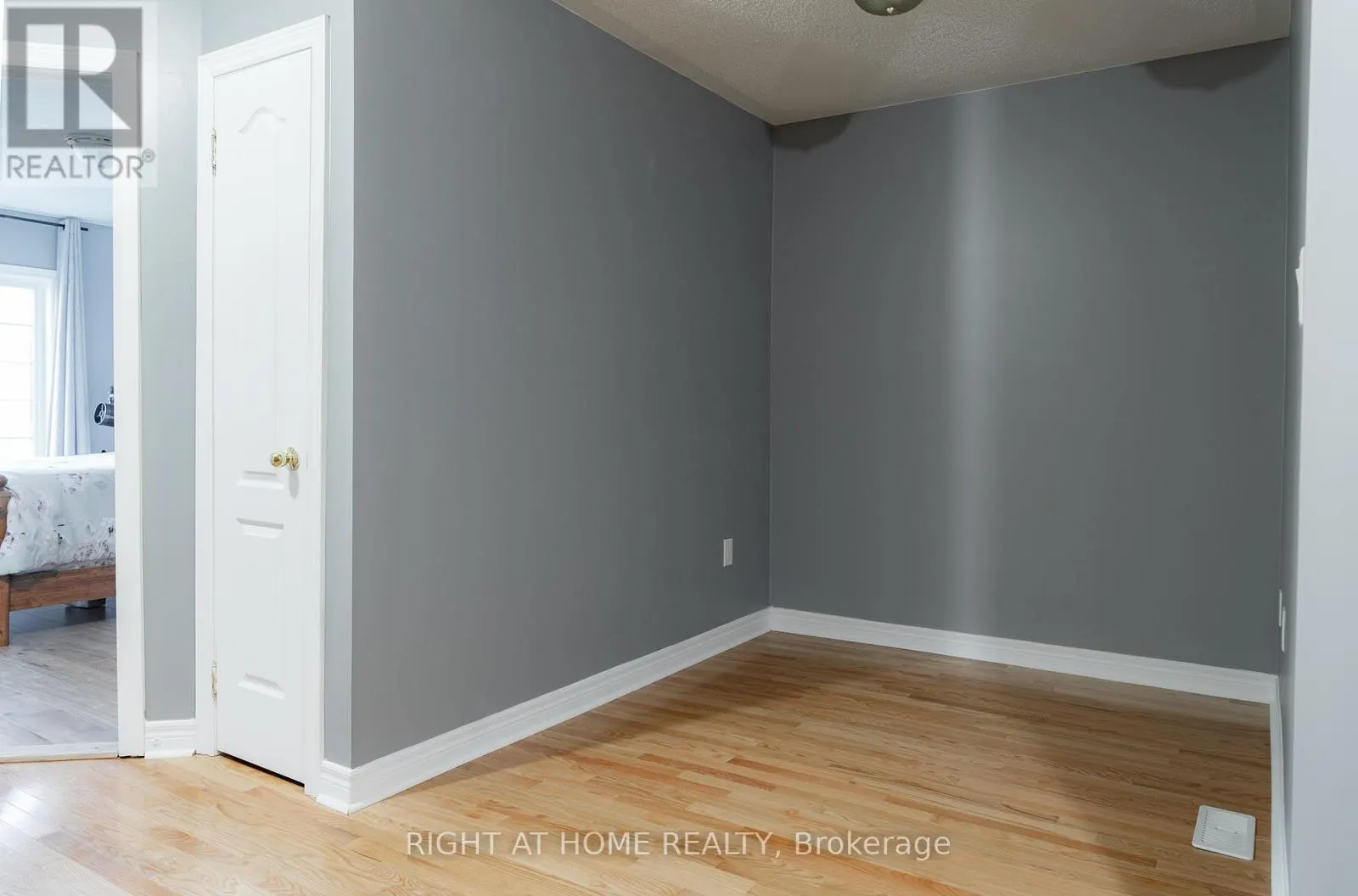 29 - 8 TOWNWOOD DRIVE