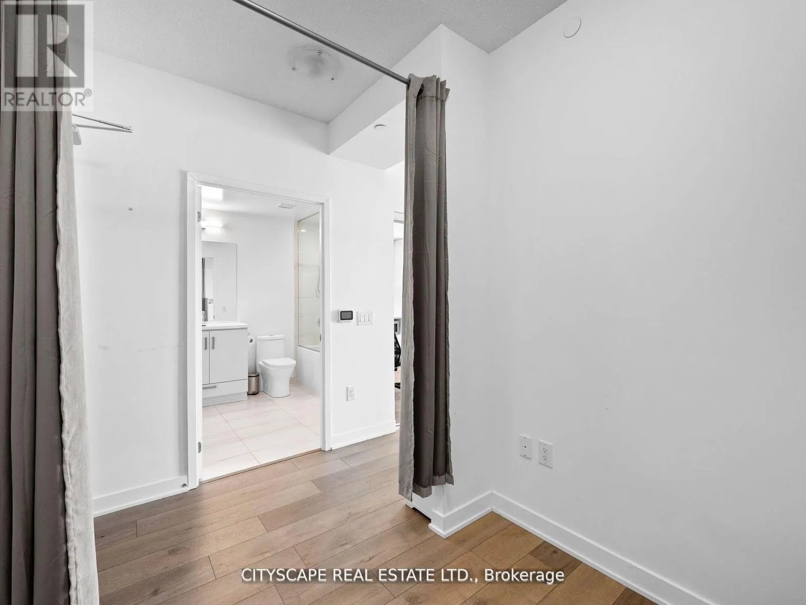 1516 - 10 HONEYCRISP CRESCENT N