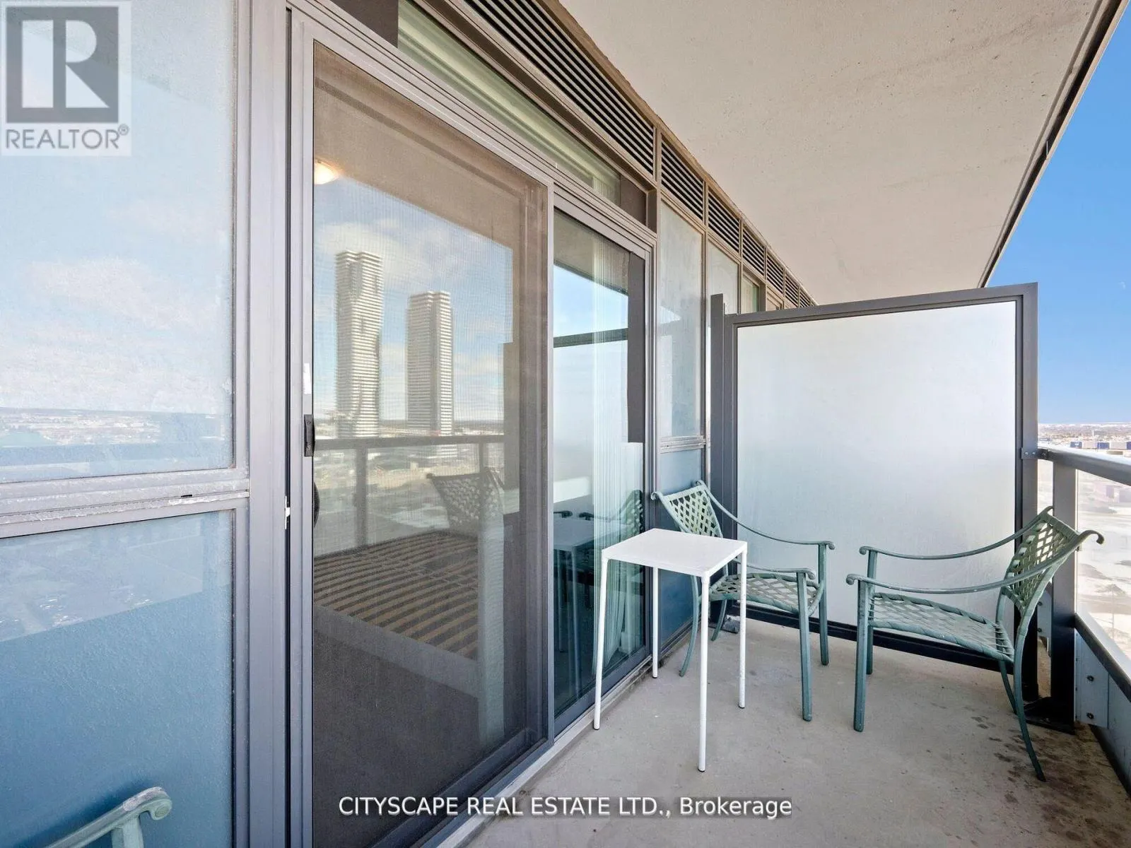 1516 - 10 HONEYCRISP CRESCENT N