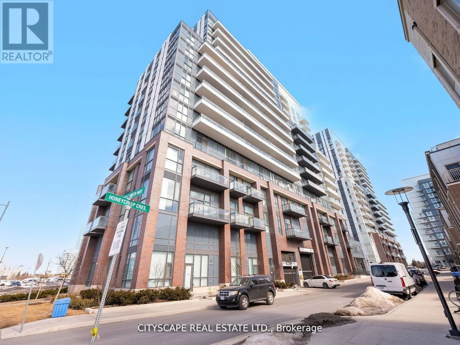 1516 - 10 HONEYCRISP CRESCENT N