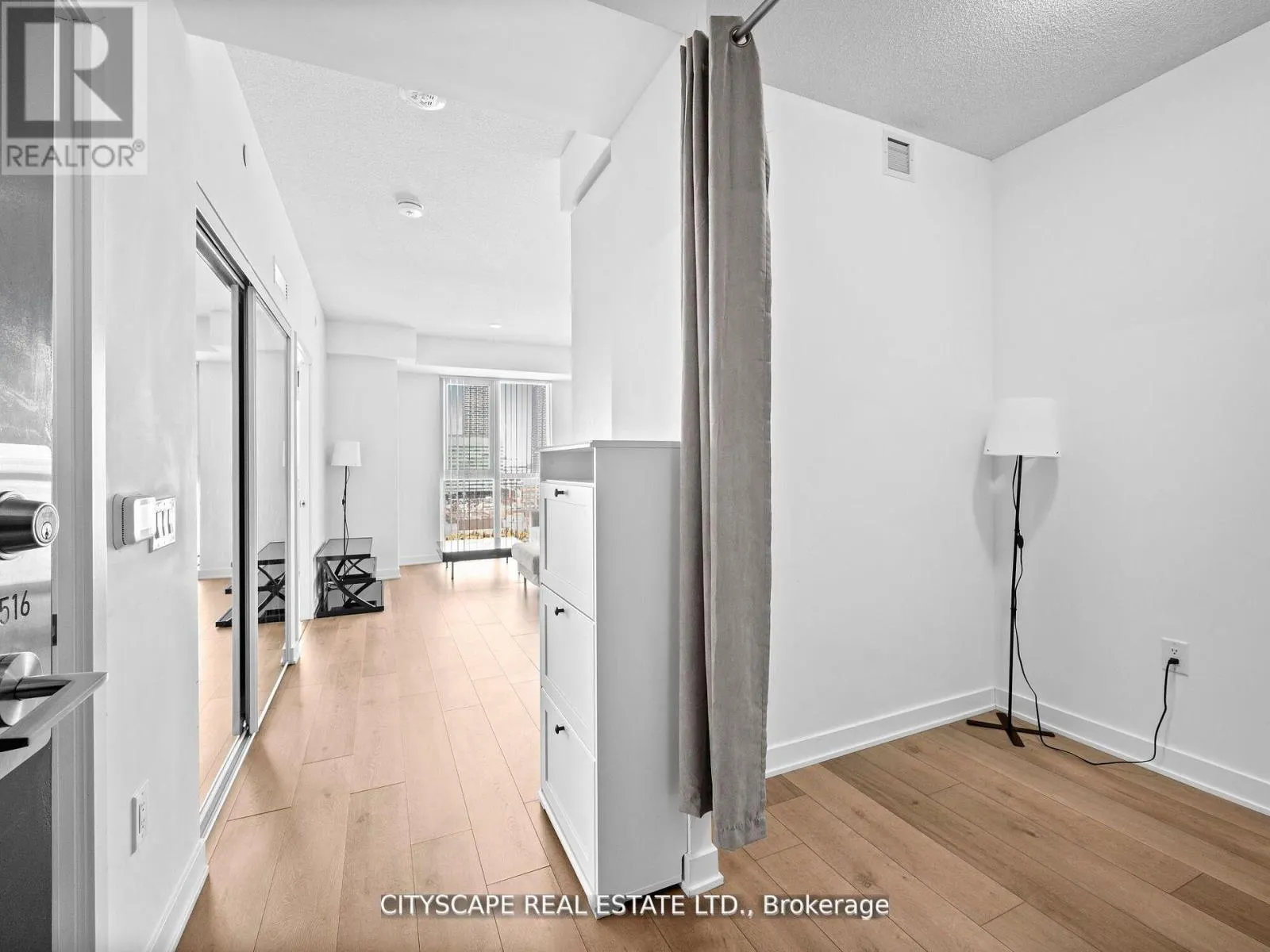 1516 - 10 HONEYCRISP CRESCENT N