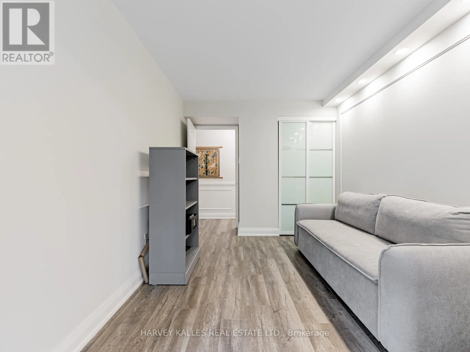 211 - 7 TOWNSGATE DRIVE