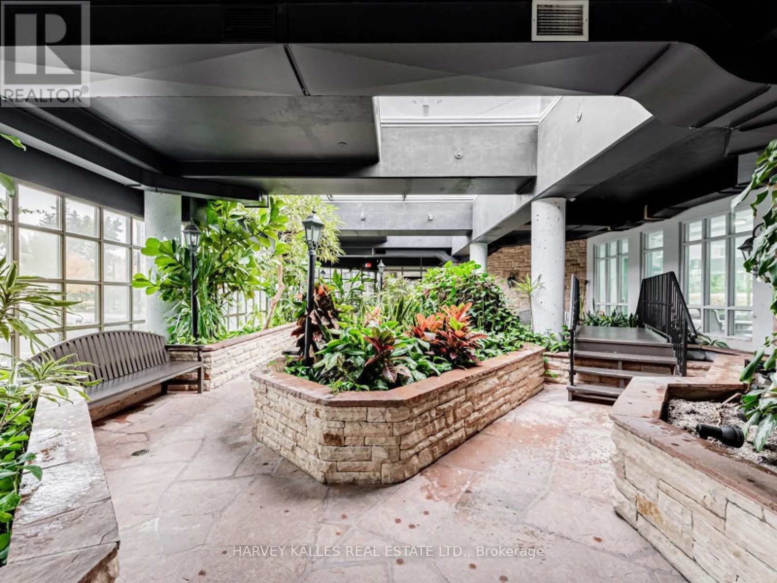 211 - 7 TOWNSGATE DRIVE