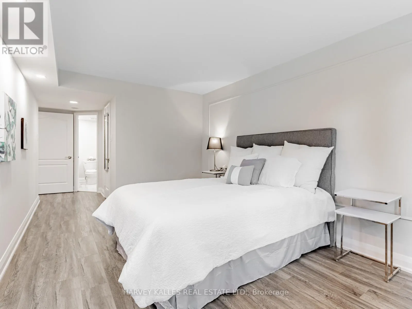 211 - 7 TOWNSGATE DRIVE