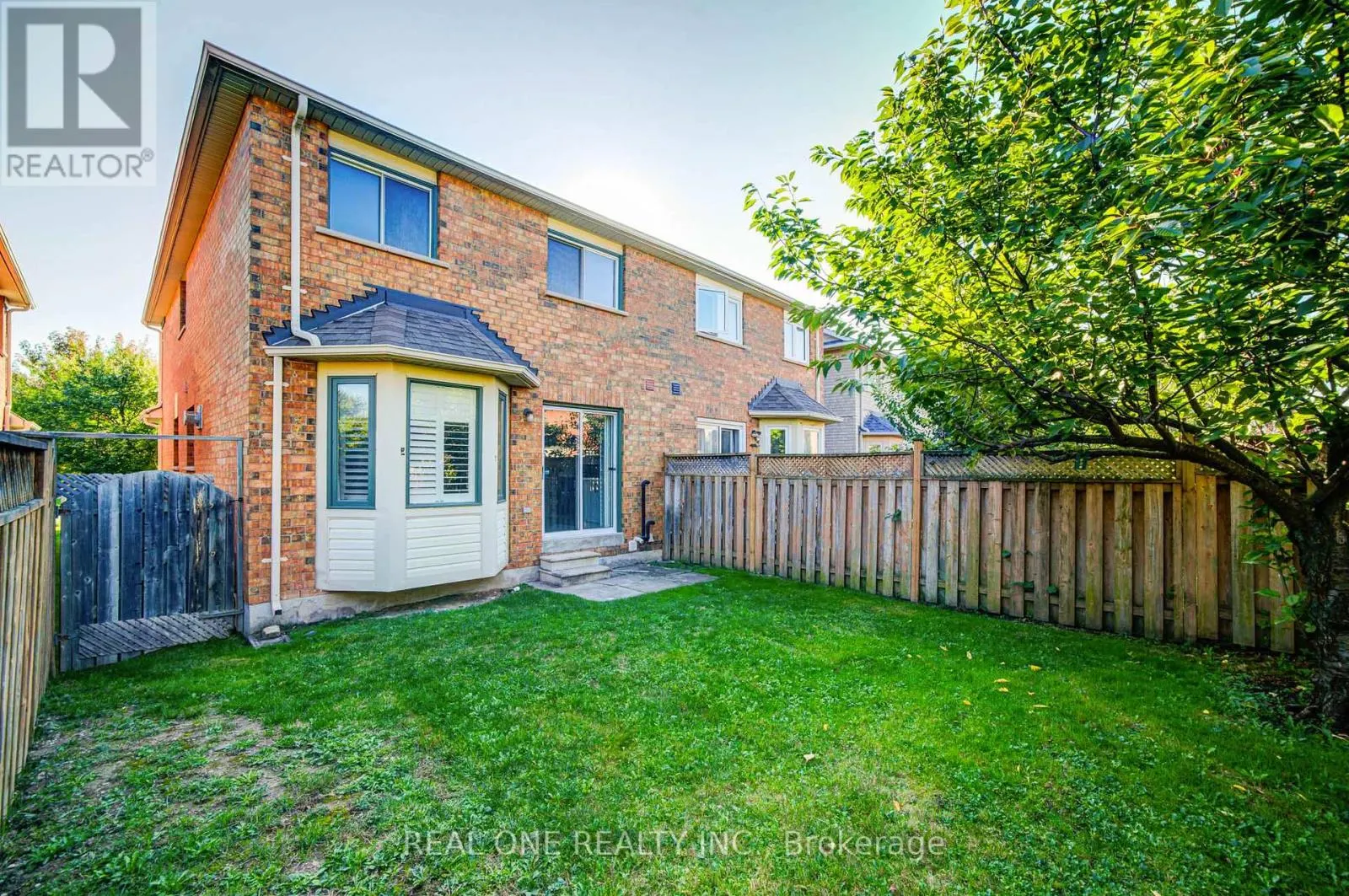 32 FROBISHER STREET
