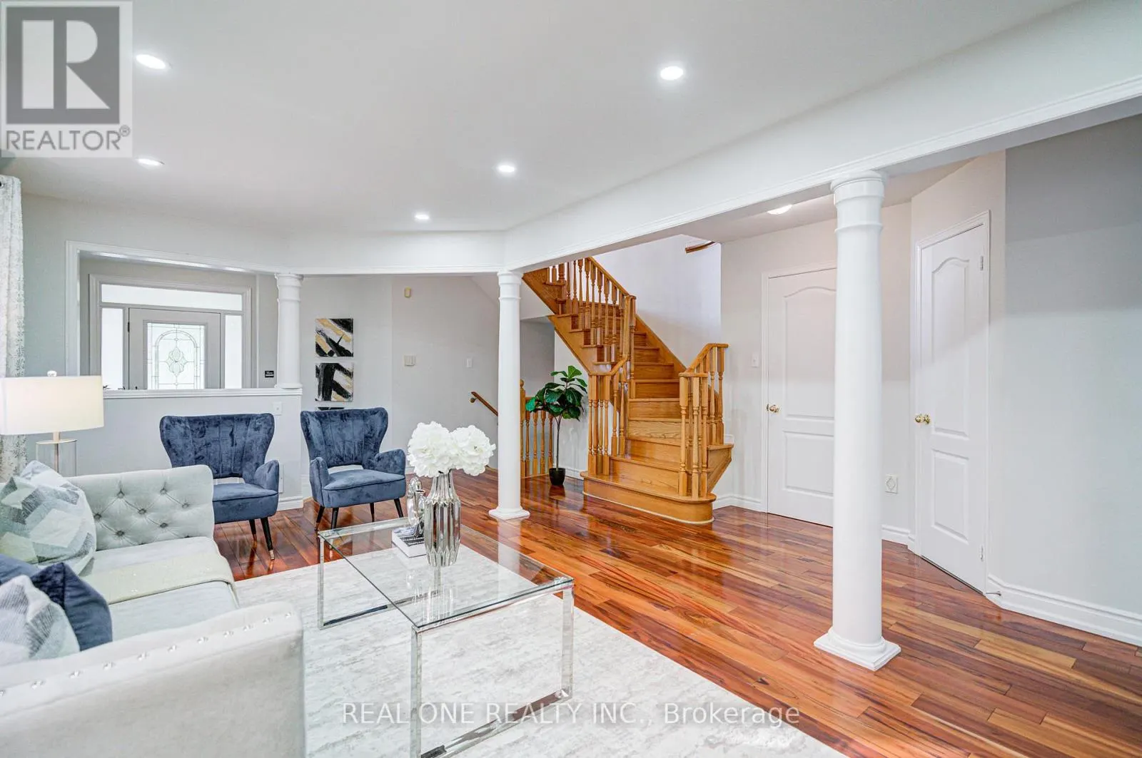 32 FROBISHER STREET