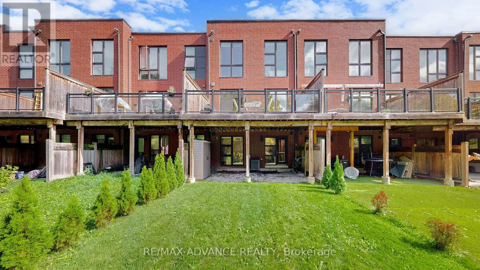 32 CRESTRIDGE DRIVE