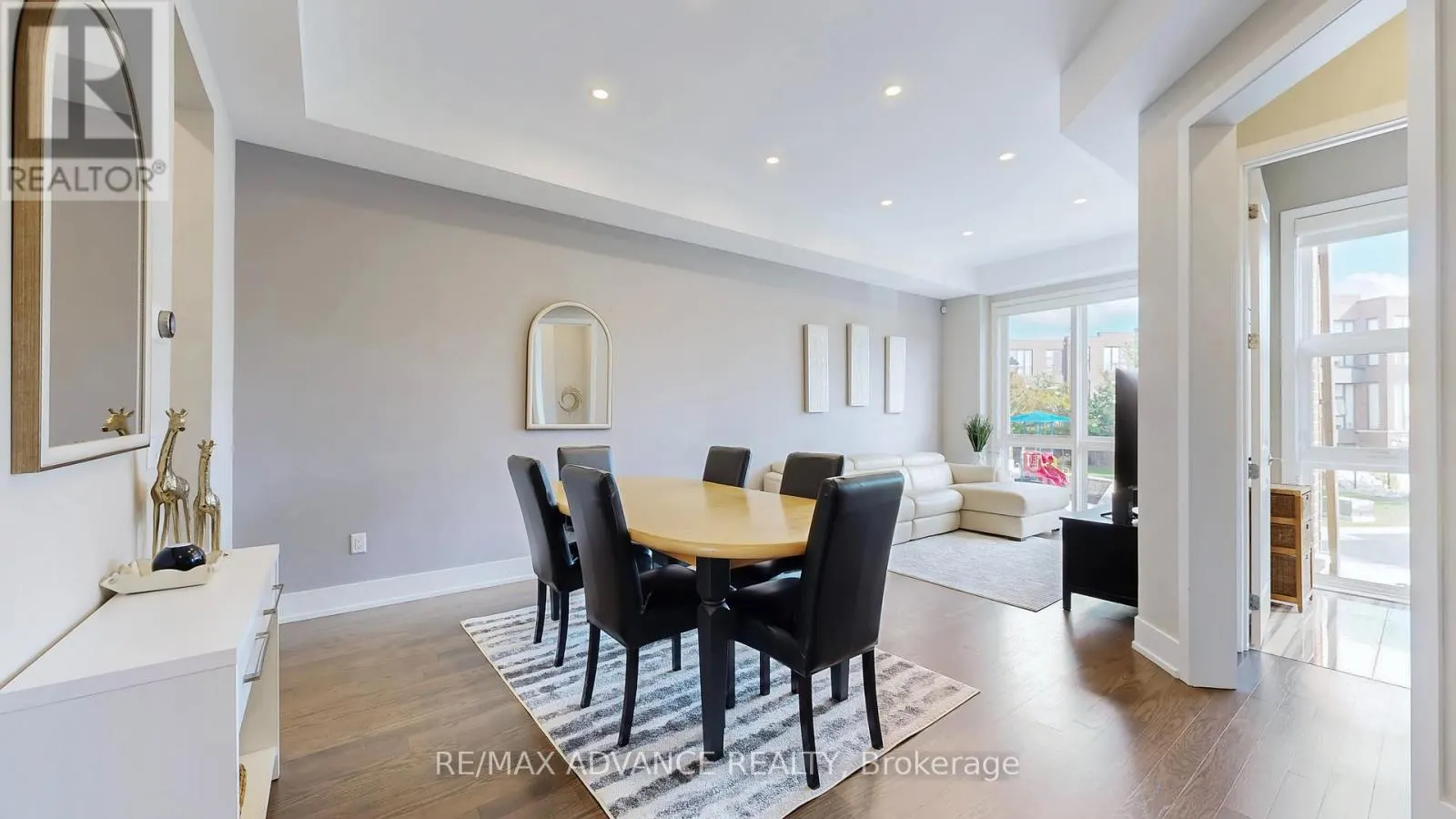 32 CRESTRIDGE DRIVE