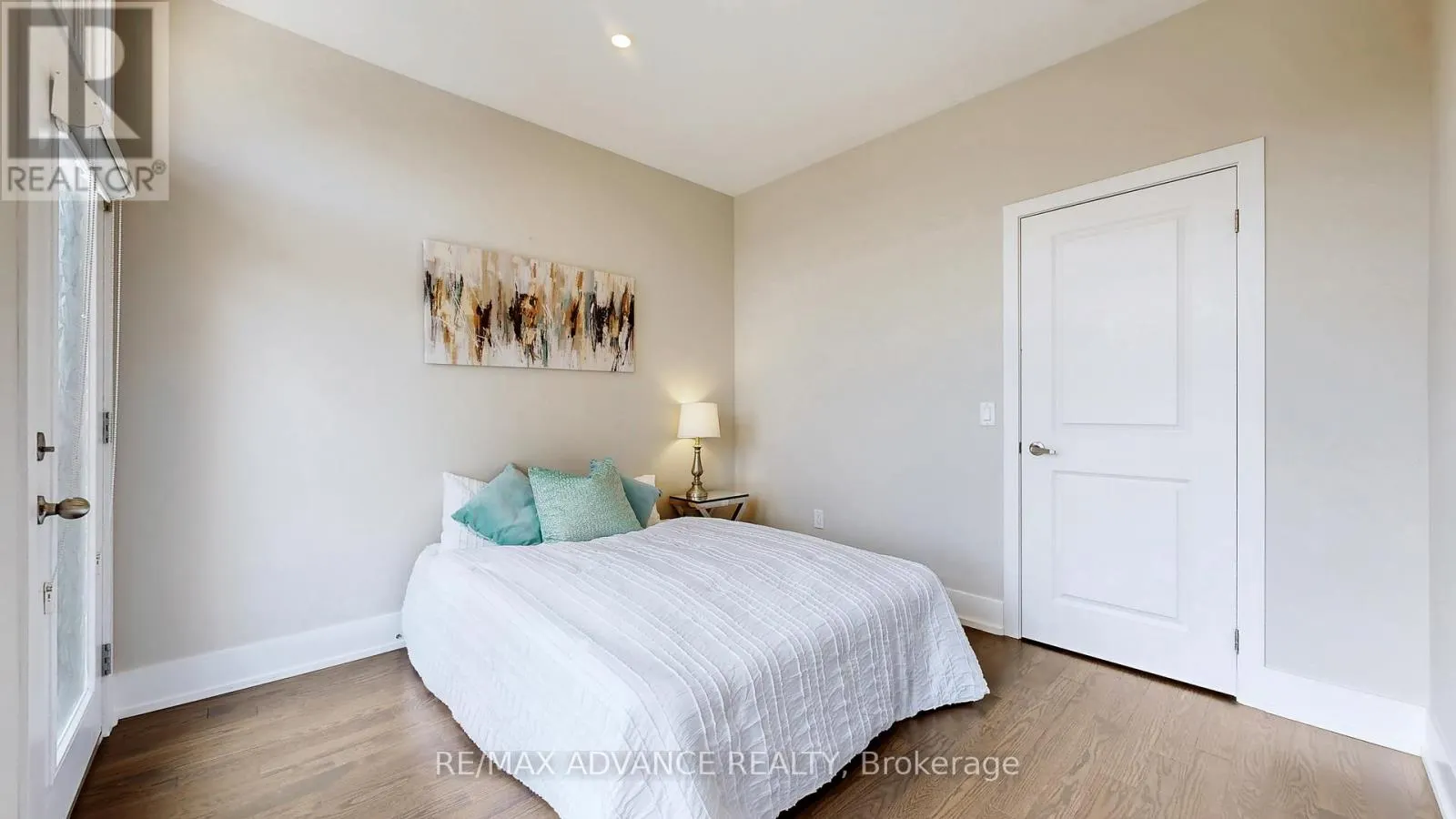 32 CRESTRIDGE DRIVE