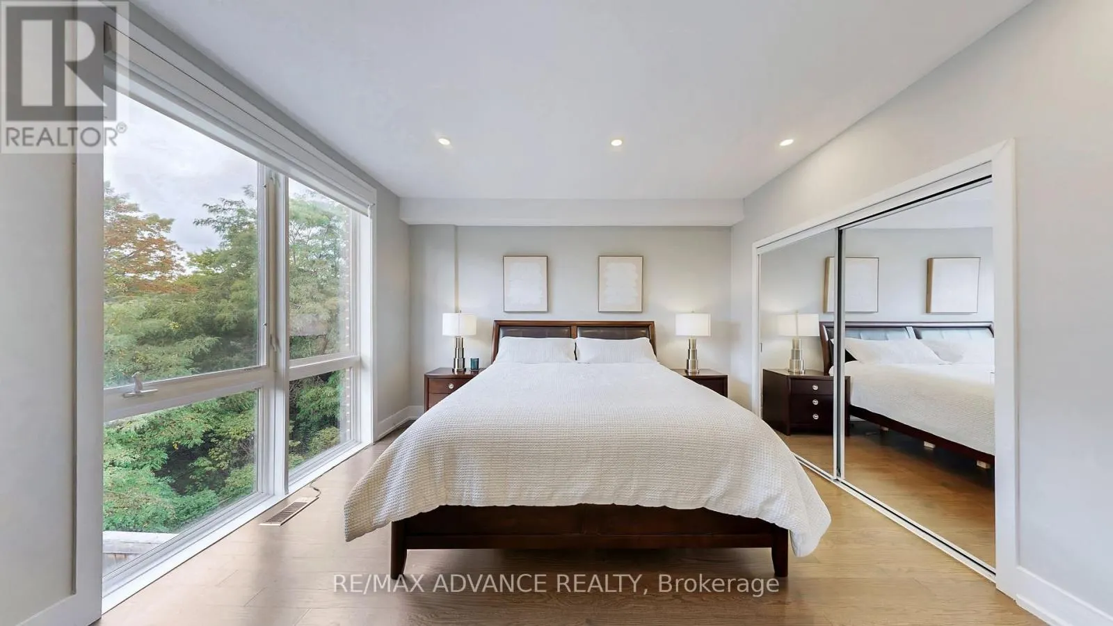 32 CRESTRIDGE DRIVE