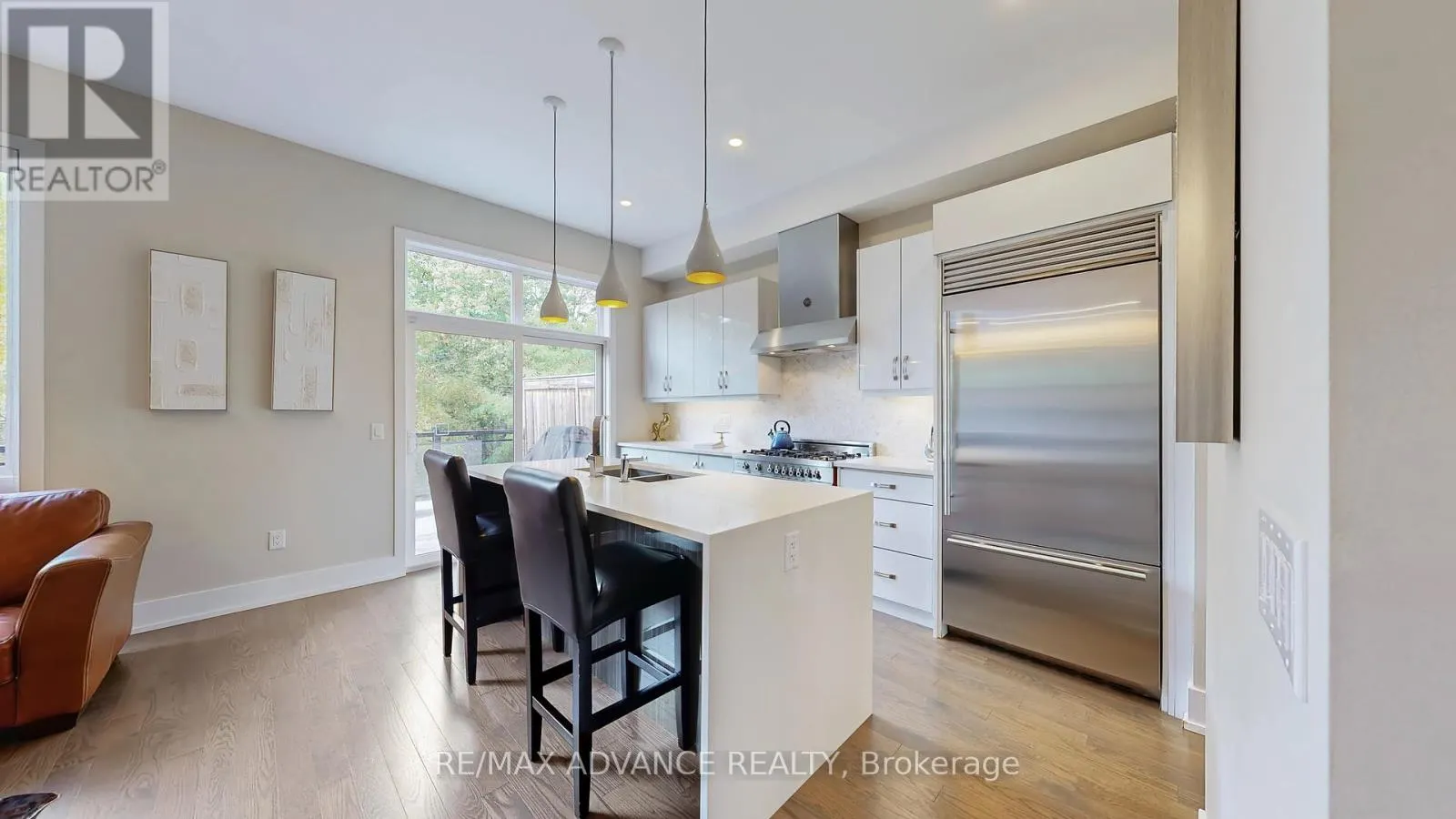 32 CRESTRIDGE DRIVE