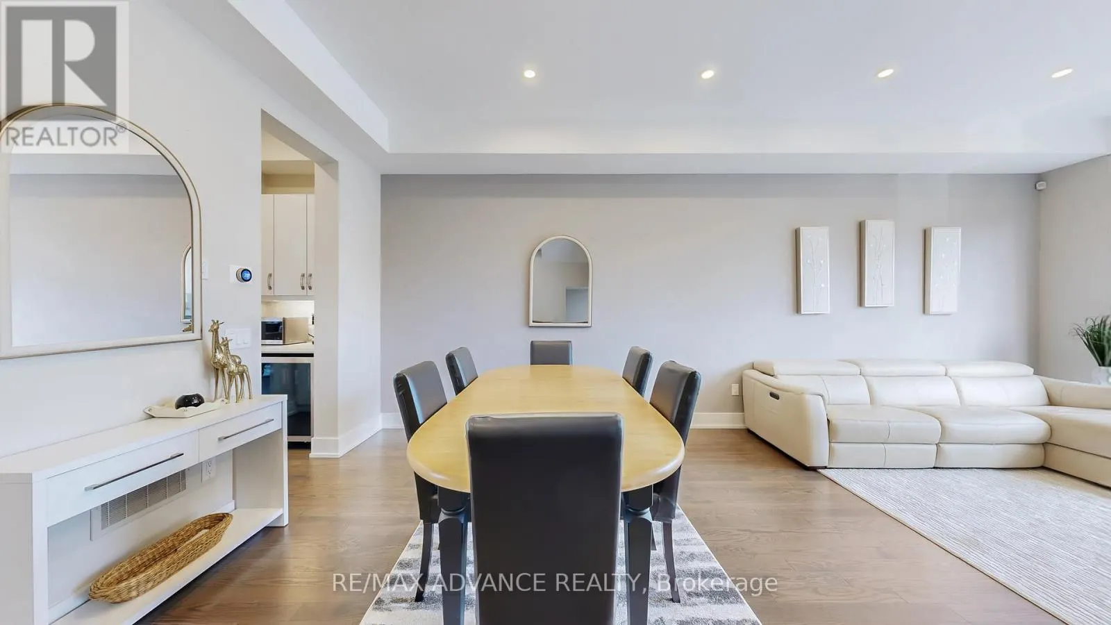 32 CRESTRIDGE DRIVE