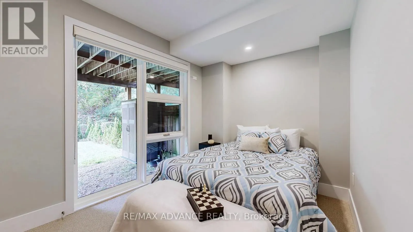 32 CRESTRIDGE DRIVE