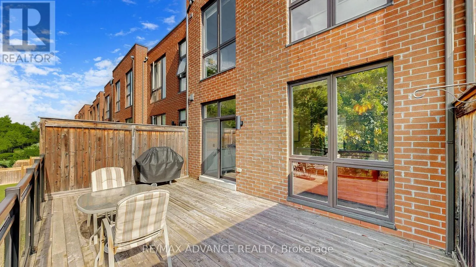32 CRESTRIDGE DRIVE