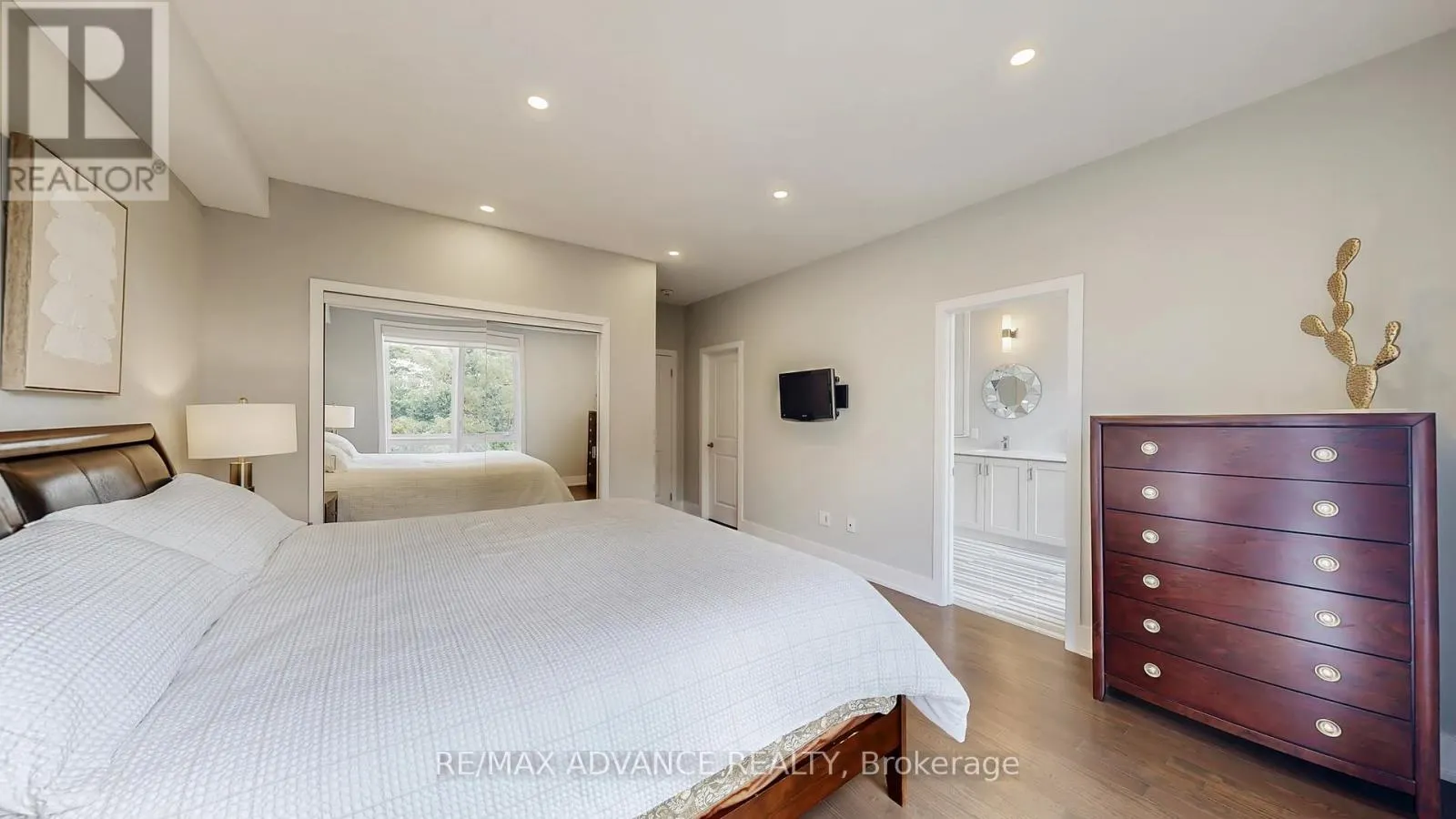 32 CRESTRIDGE DRIVE