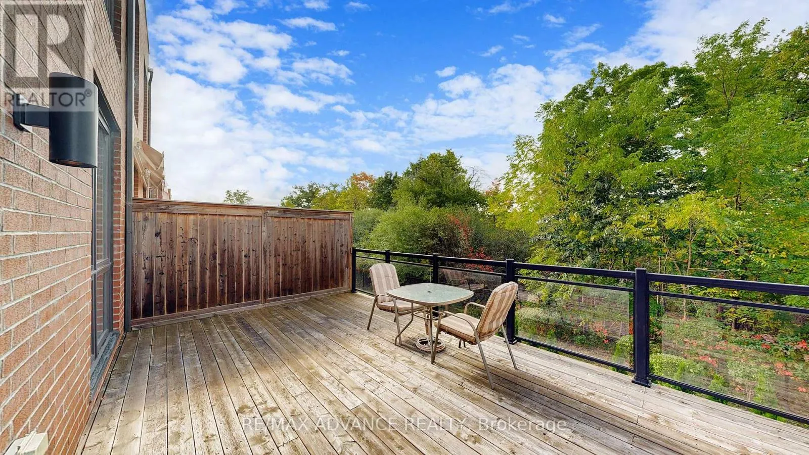 32 CRESTRIDGE DRIVE