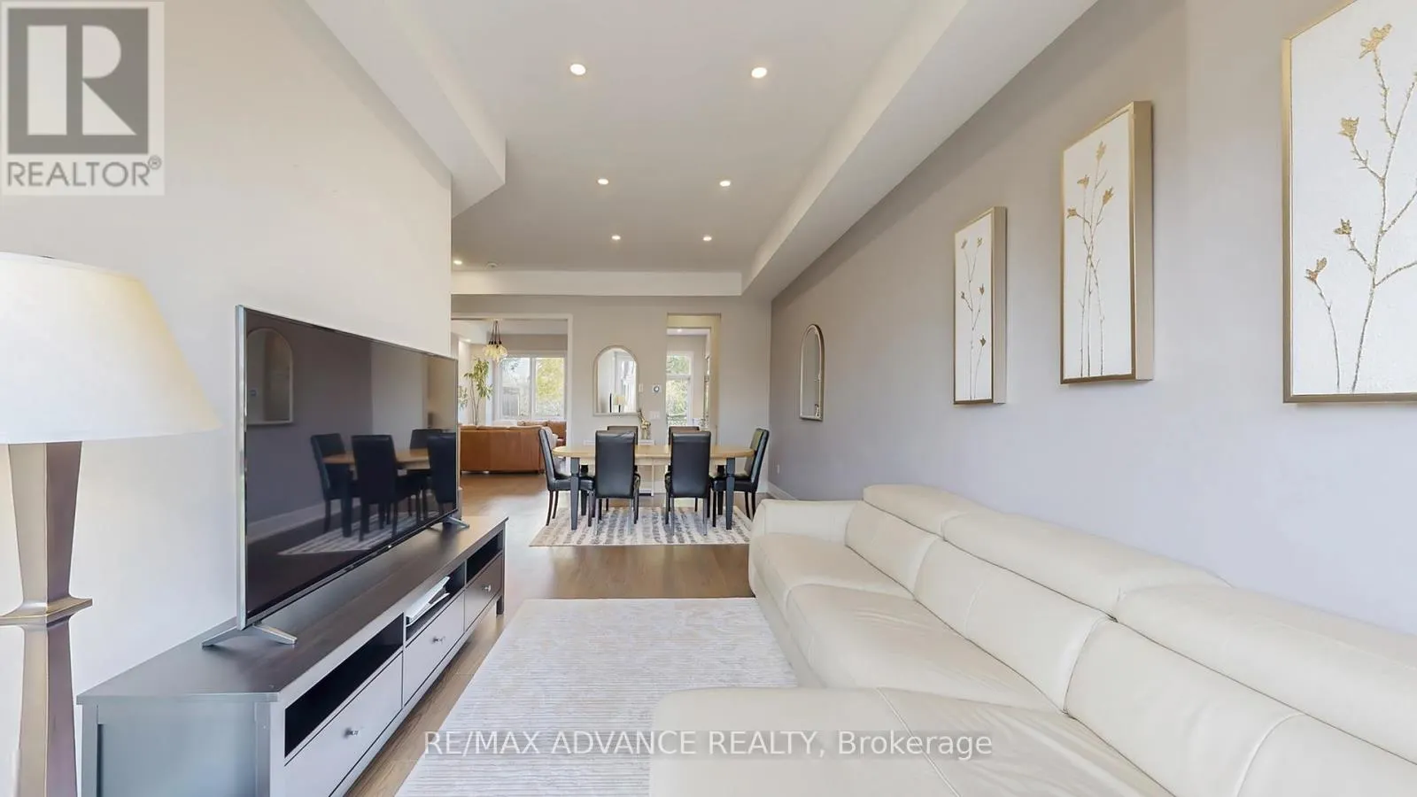 32 CRESTRIDGE DRIVE