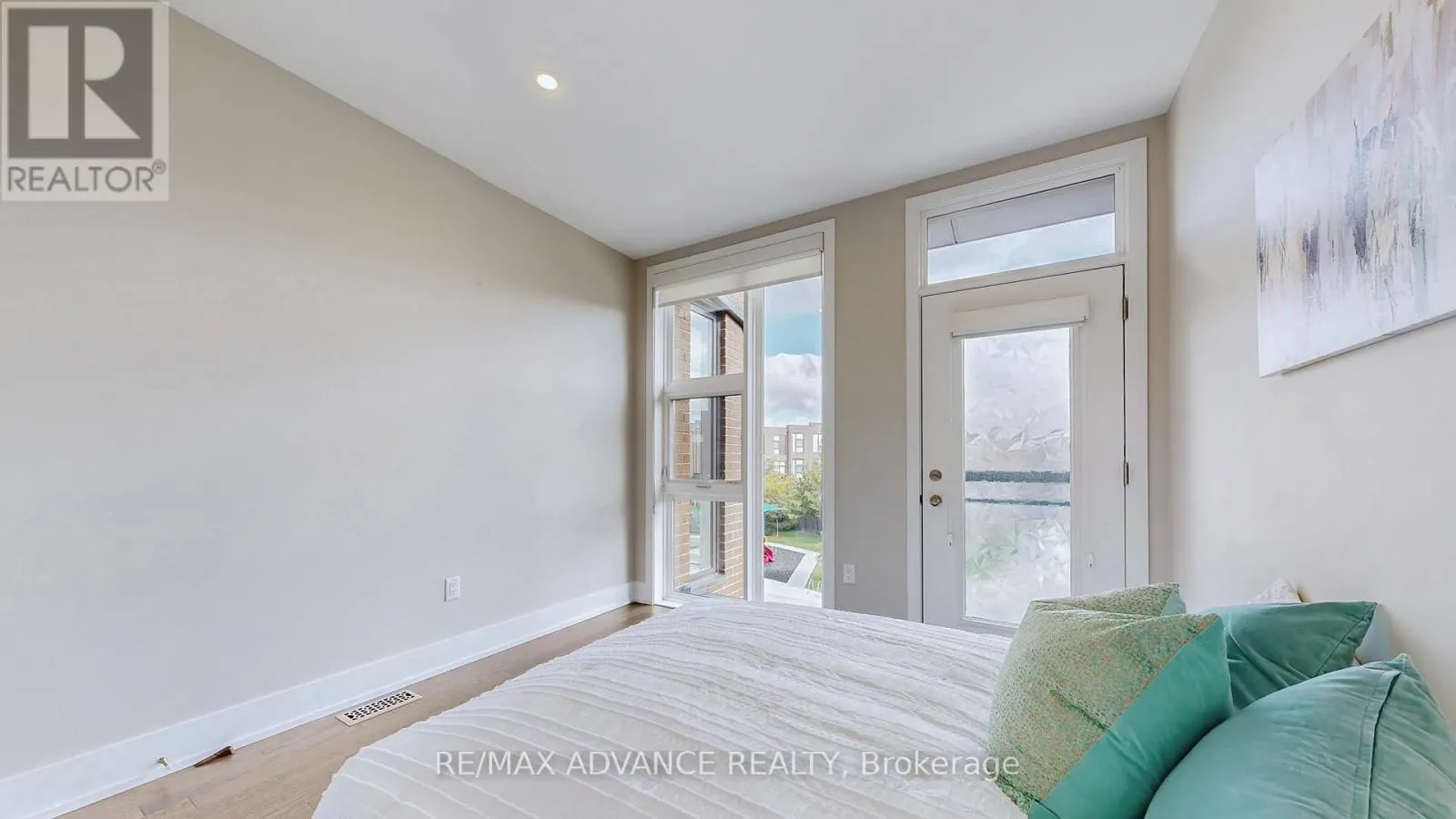 32 CRESTRIDGE DRIVE