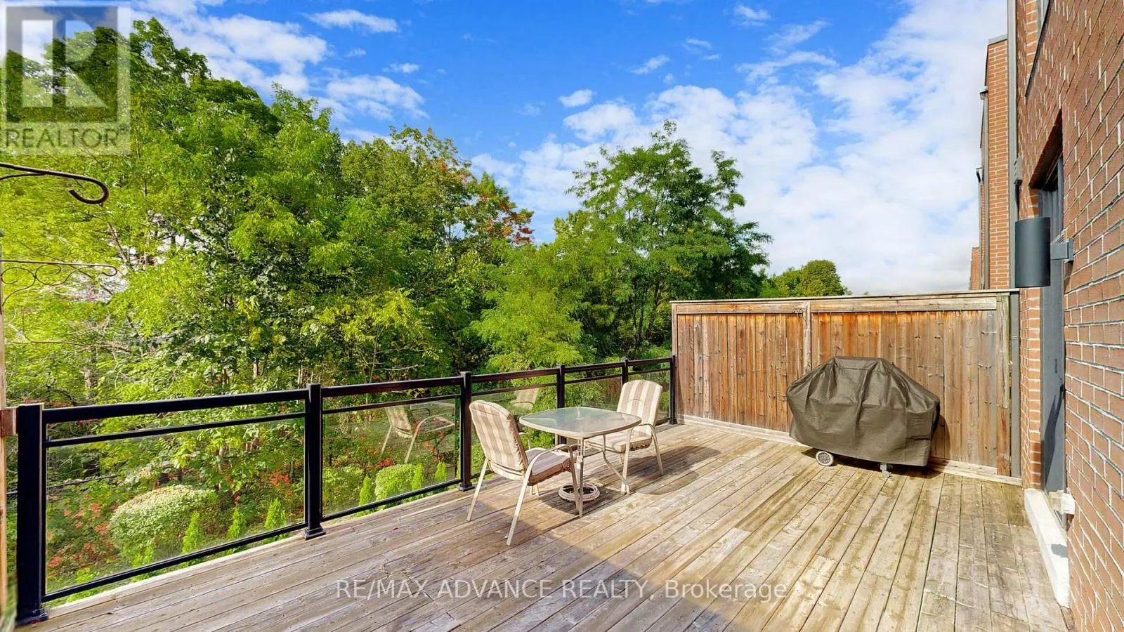 32 CRESTRIDGE DRIVE